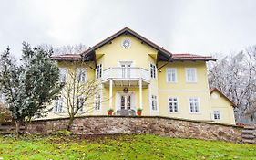 Lovecký zámeček pod Milešovkou